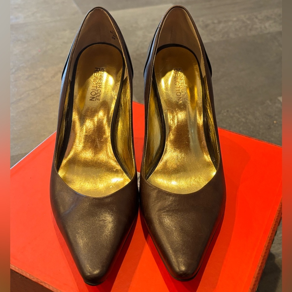 Kenneth Cole Reaction Brown Heels with Gold Insole